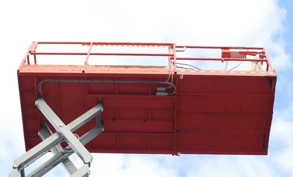 TERÉNNÍ NŮŽKOVÁ PLOŠINA SKYJACK SJ 6832 RT - 9