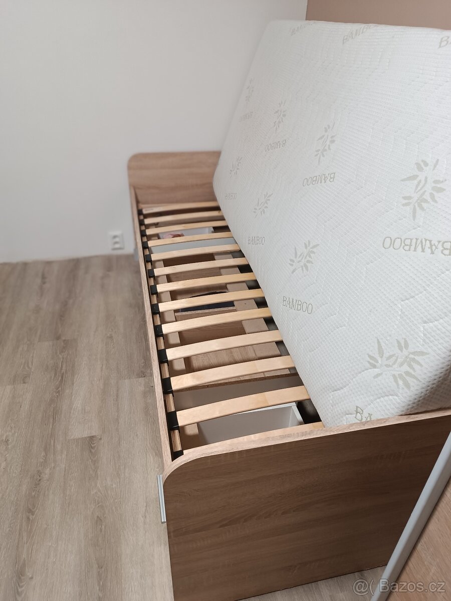 Postel 90/200 +matrace+police - 9