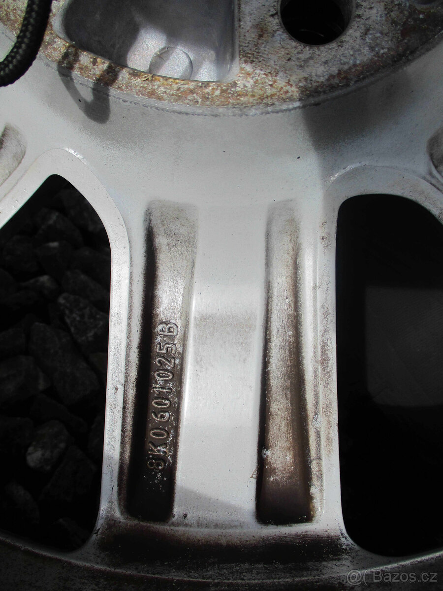 AUDI ALU kola 7,5x17ET45 s pneu 235/45 R17 97H XL - 9