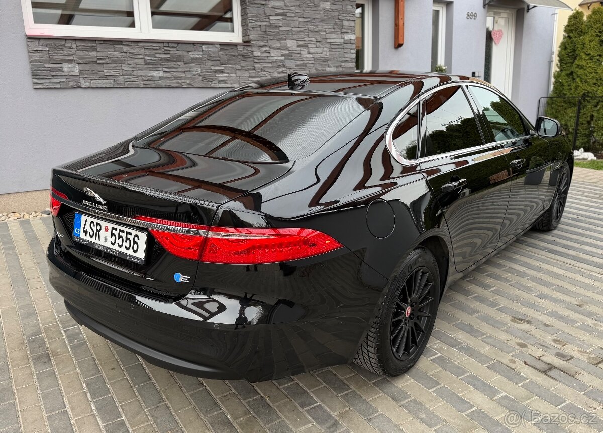 Jaguar XF 2.0d E-Performance naj. 143 tisic - 9