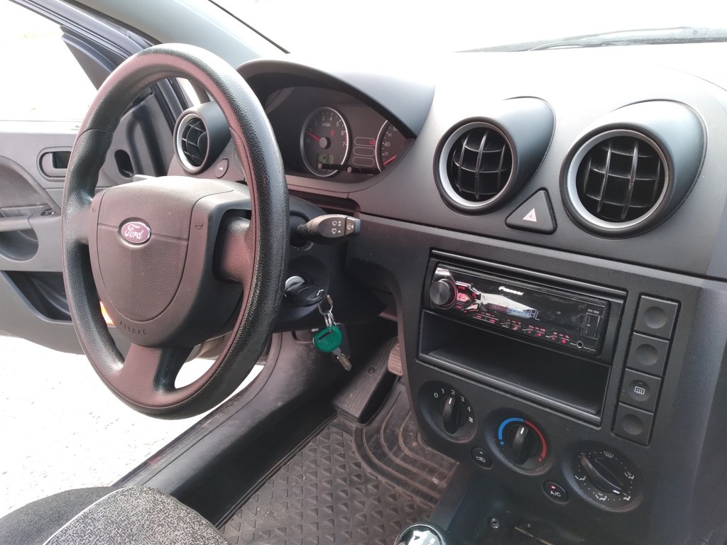 FORD FIESTA 1.3 8V AMBIENTE ČR,2.MAJITEL,AC - 9