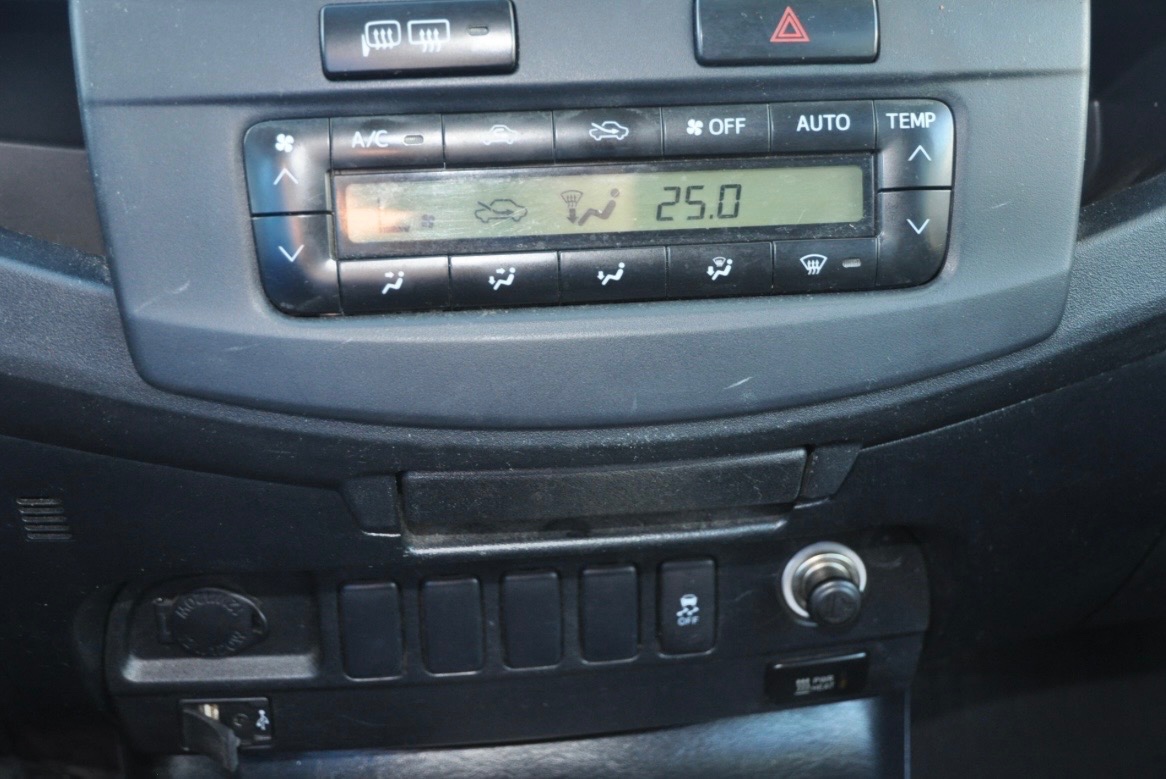 Hilux 3.0D-4D 4x4 Automat - 9