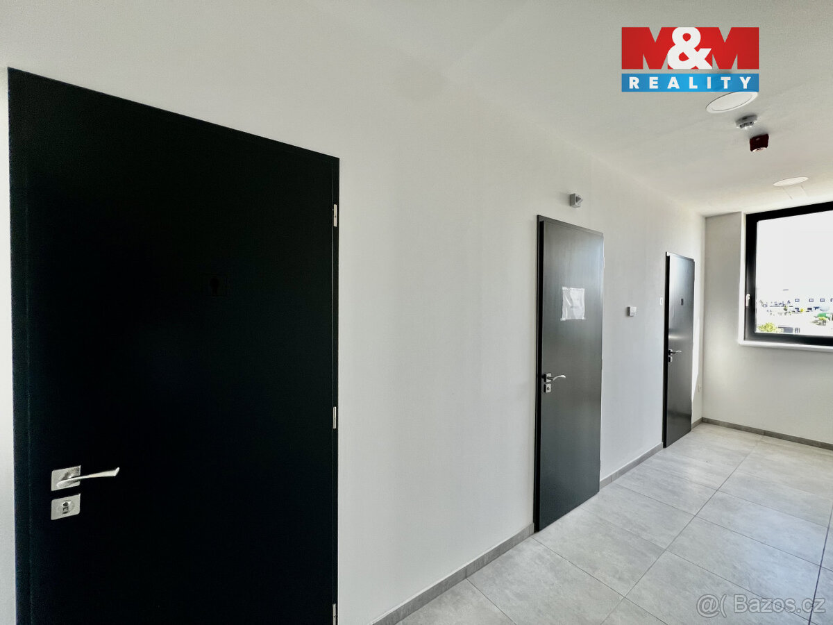Pronájem multifunkčního objektu, 829 m², Nupaky ul. Komerční - 9