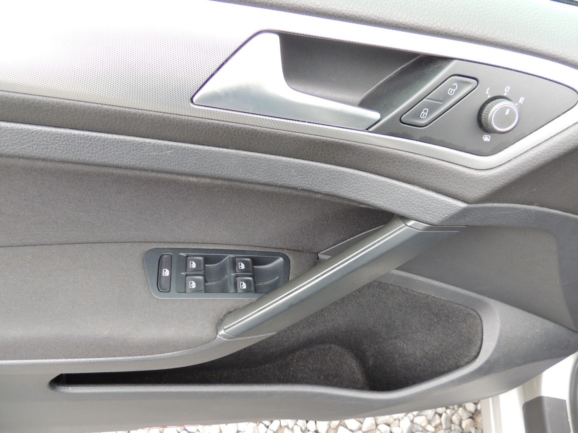 VW Golf Variant 1.6TDi,85kw,2018,2.maj.-21%DPH - 9