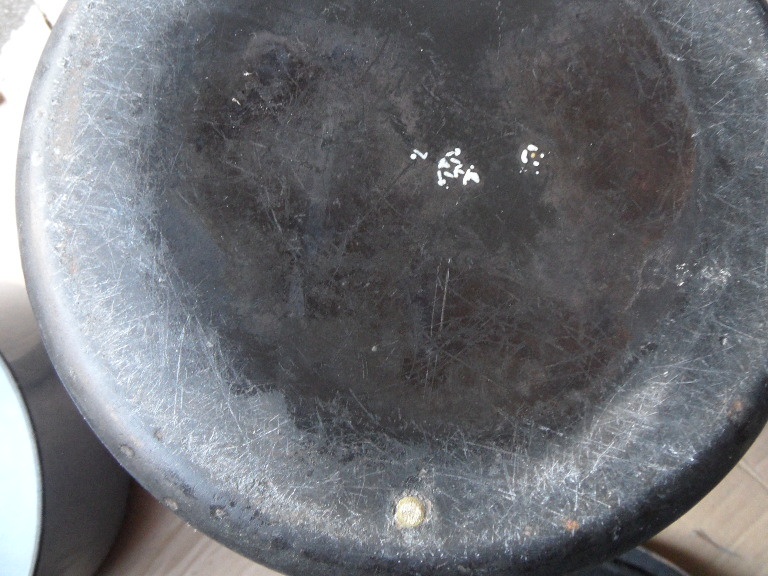 Starý smaltovaný tlakový hrnec - 9