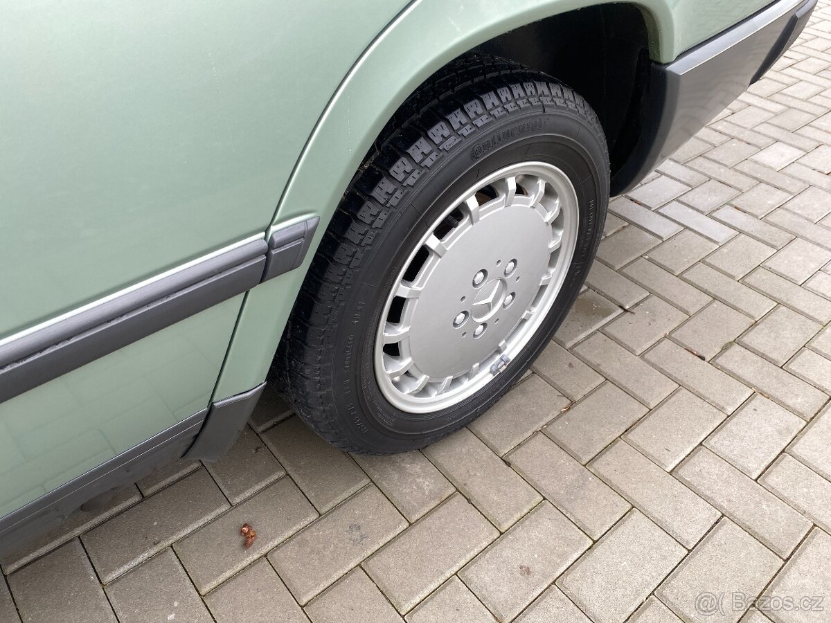 Mercedes-Benz 124, 2.0i - 1xMaj - 40 000km - TOP STAV - 9