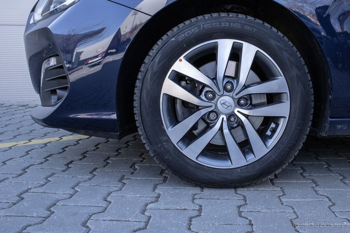 Hyundai i30 nájezd 31 600 km - 9