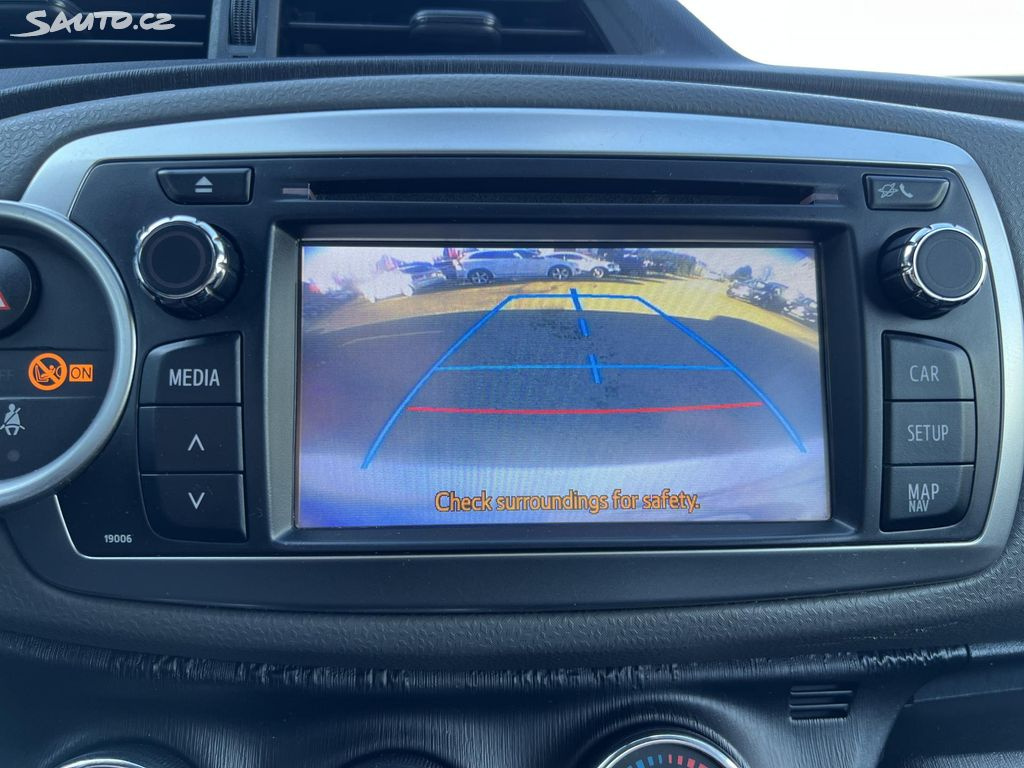 🚗 Toyota Yaris 1.0VVTi KAMERA TAŽNÉ PŮVOD ČR - 9