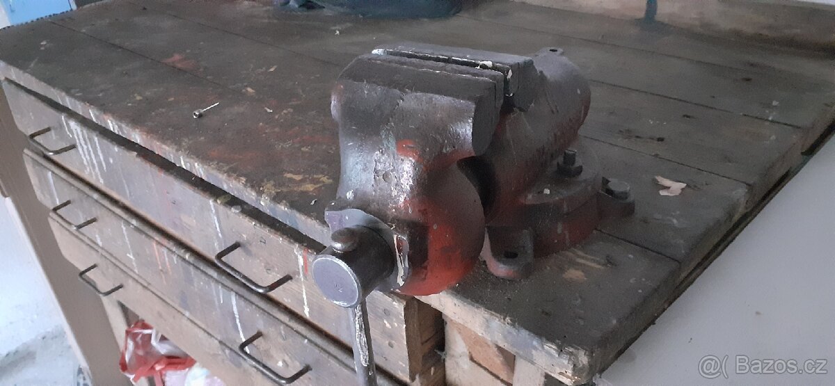 PRONAJMU GARAZ V KLATOVECH LIPOVA UL - 9