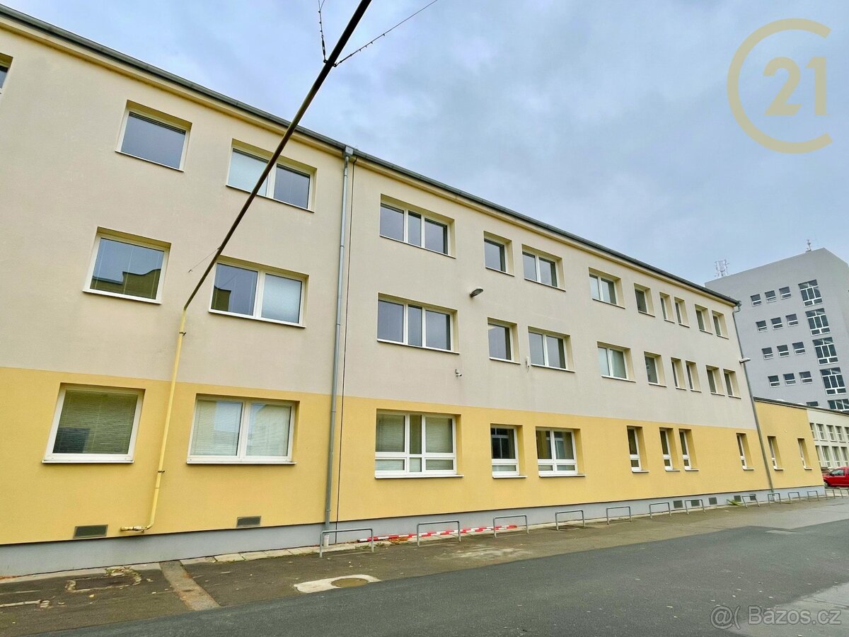 Kancelářské prostory v hlídaném areálu – samostatné patro... - 9