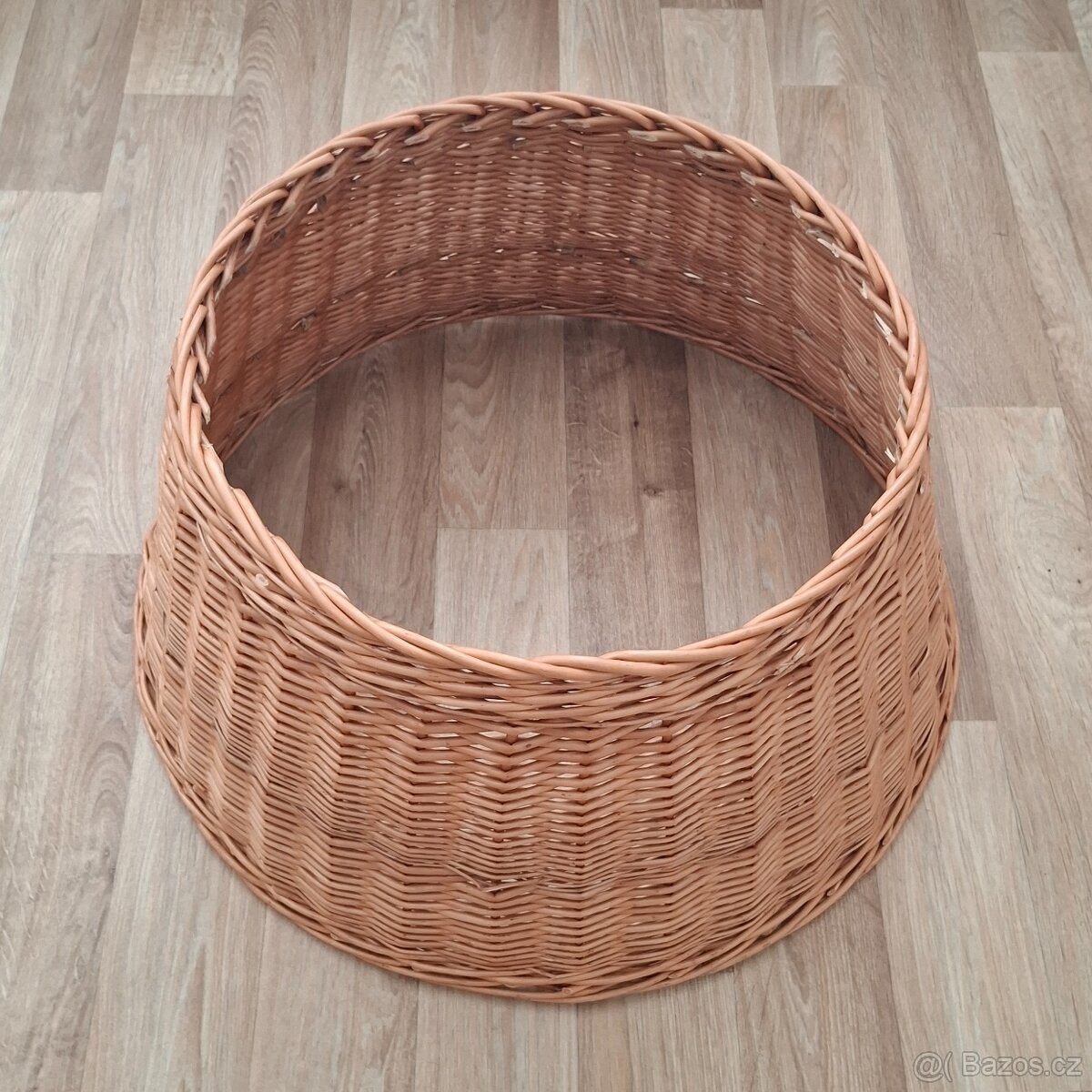 Umělý vánoční stromeček plus ratanový koš - 9