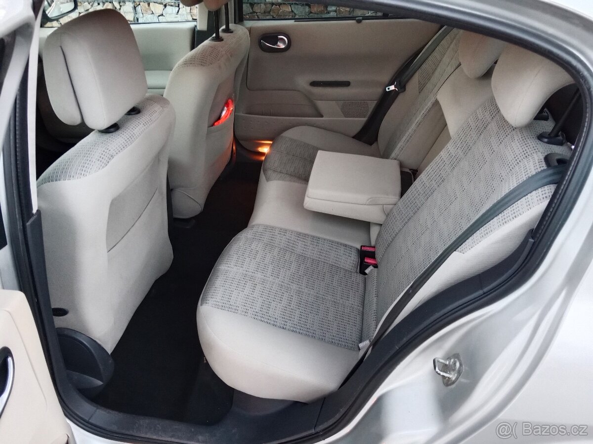 Renault Megane 1.4i LPG - 9