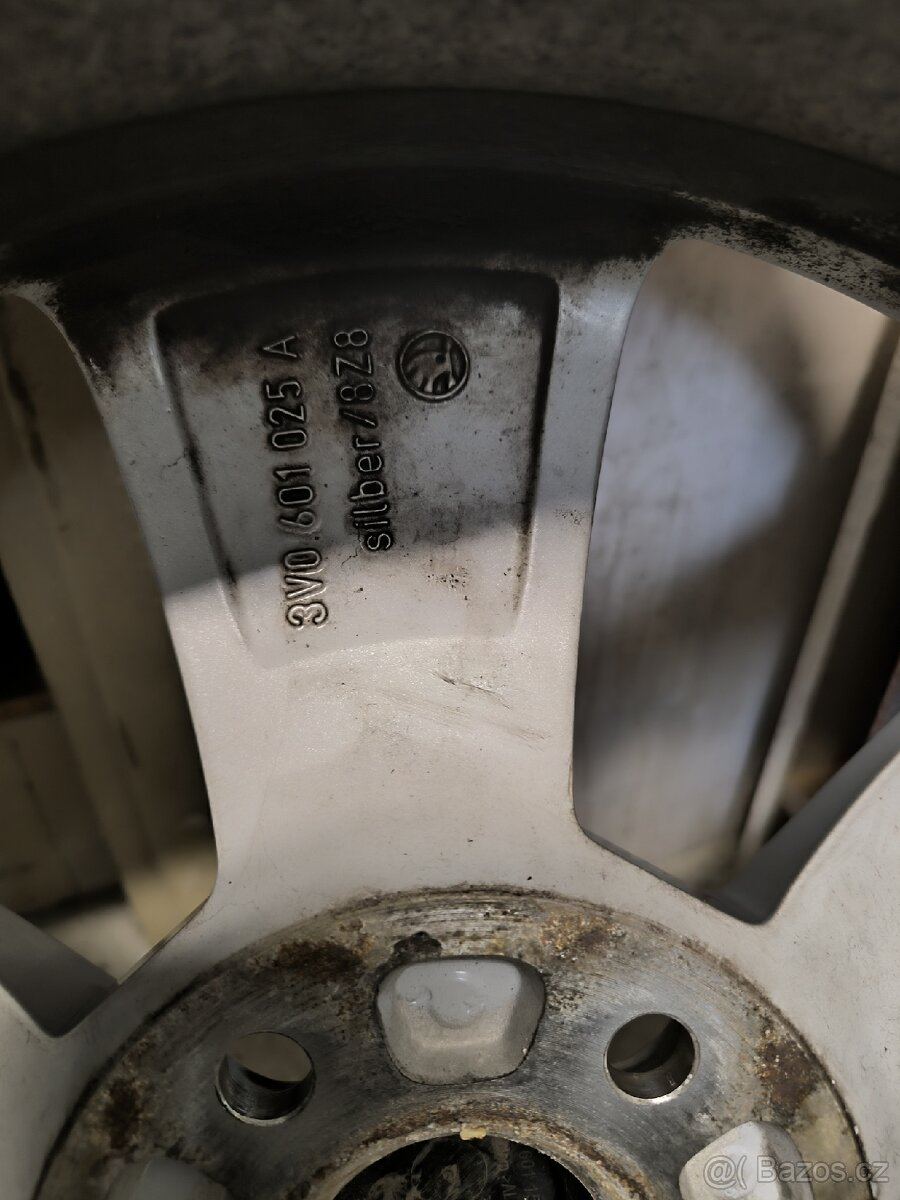 ALU kola Passat Superb 5x112 r17 Originál, pneu 6mm - 9