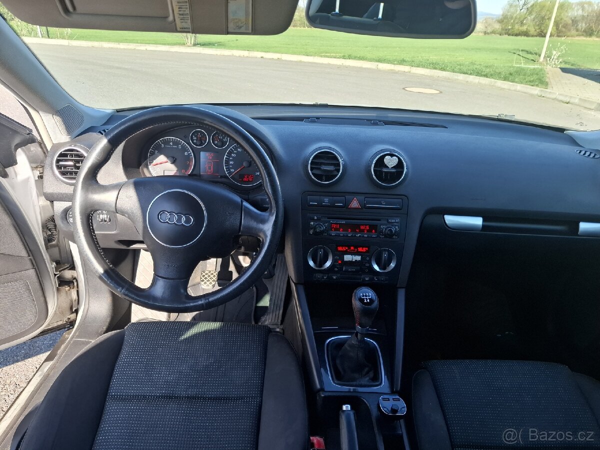 Prodám Audi A3 1.6i - 9