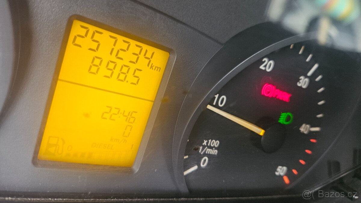 Mercedes Sprinter obytný - 9