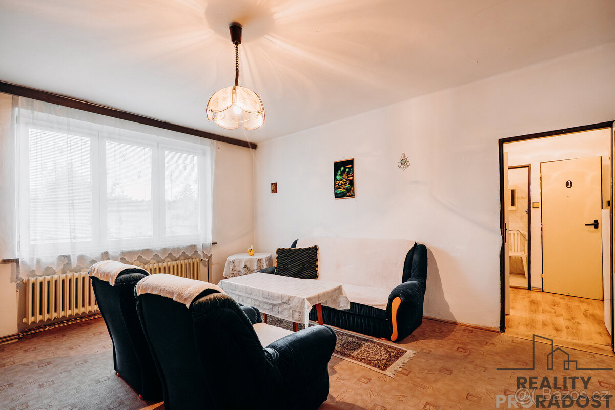 Prodej bytu 3+1 71m² se zahrádkou a dvougaráží – Nádražní - 9