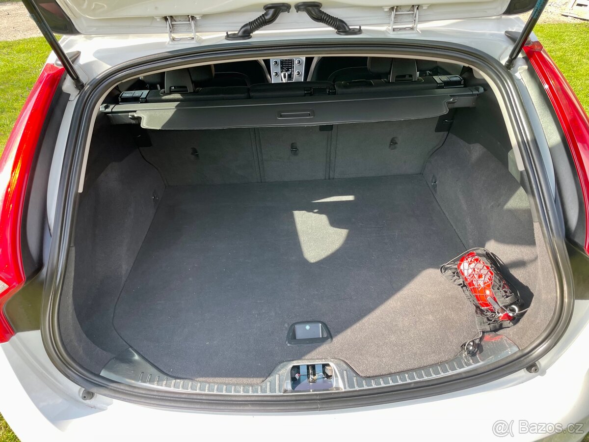 VOLVO V60 2.0 D3 110 kW ČR NOVÁ STK - 9