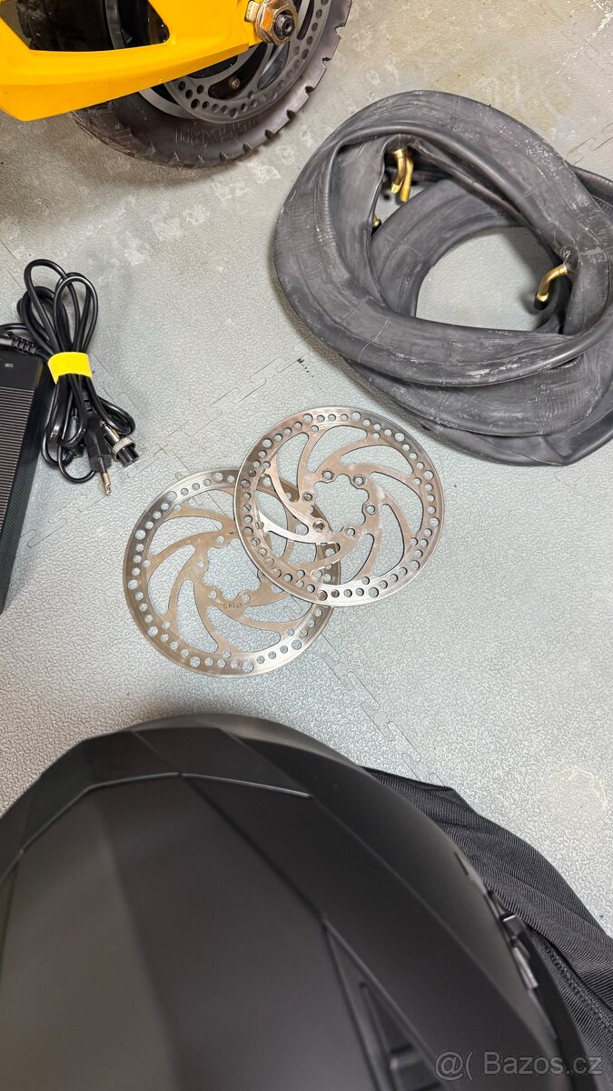 VSETT 10+ (1250Wh) – TOP STAV + OBŘÍ VÝBAVA 🔥 - 9