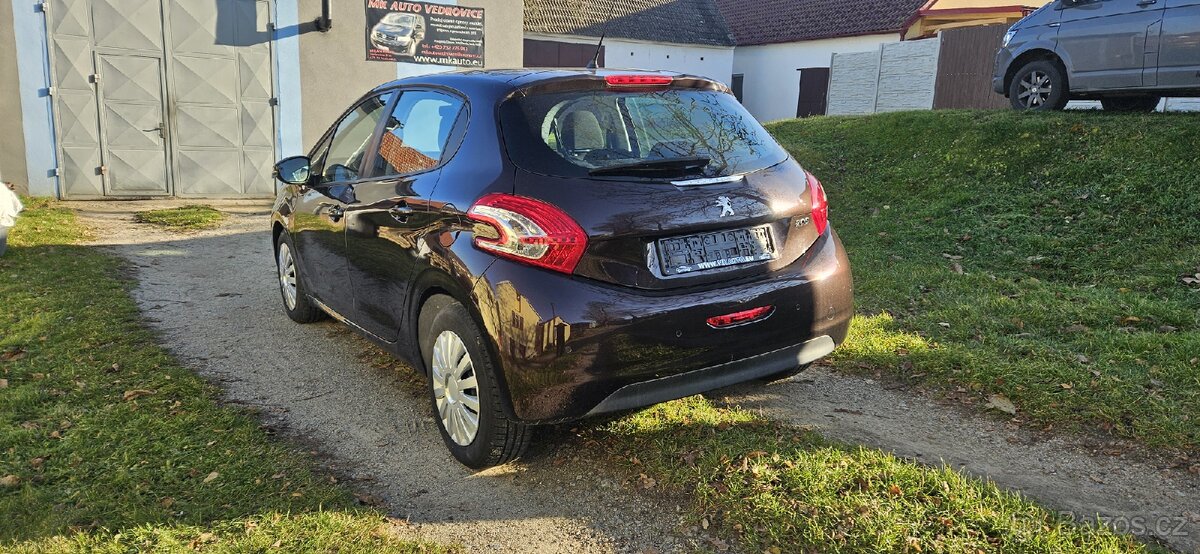 Peugeot 208 1.2 12v 60kw Allure PC KLIMA 6/2013 89900km - 9