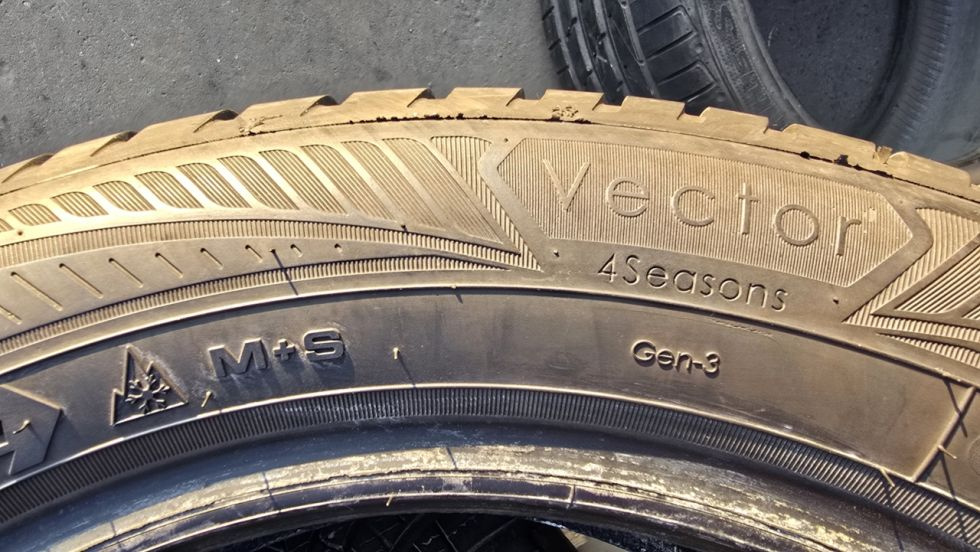 Celoroční pneu 205/55/16 Good Year - 9