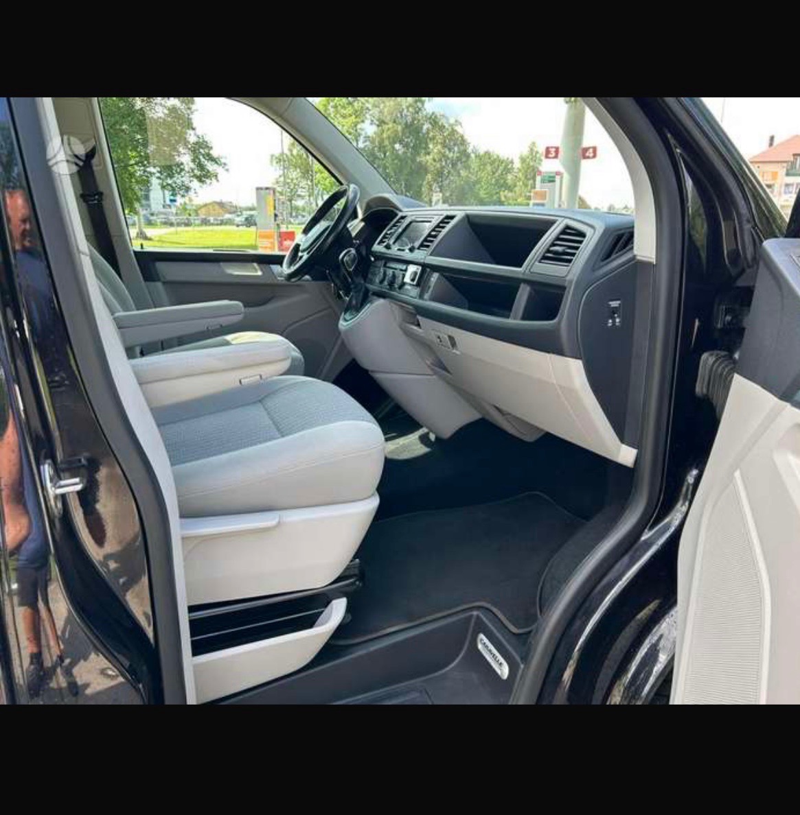 Volkswagen Caravelle - 9