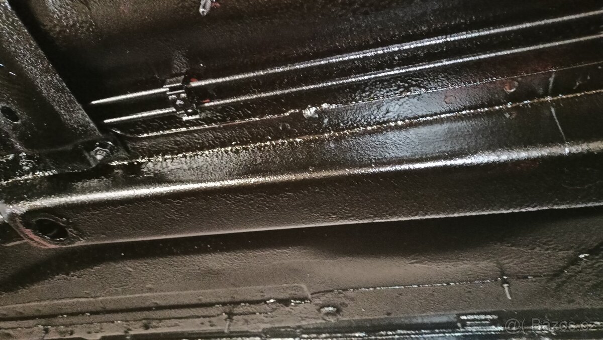 WV Caddy Nástřik podvozku včetně dutin - 9