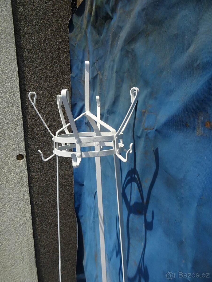 Věšák na klobouky , kabáty a deštníky - funkcionalistický - 9