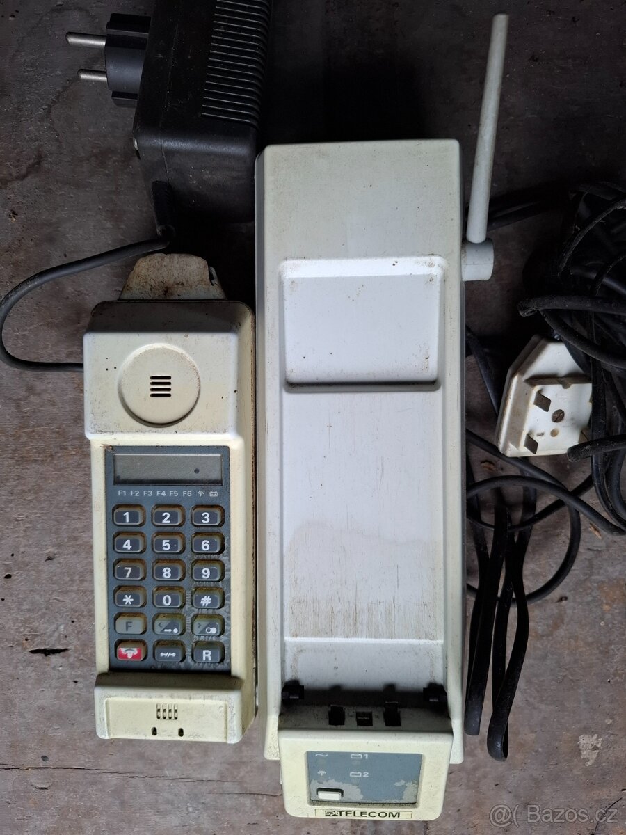 Staré telefony - 9