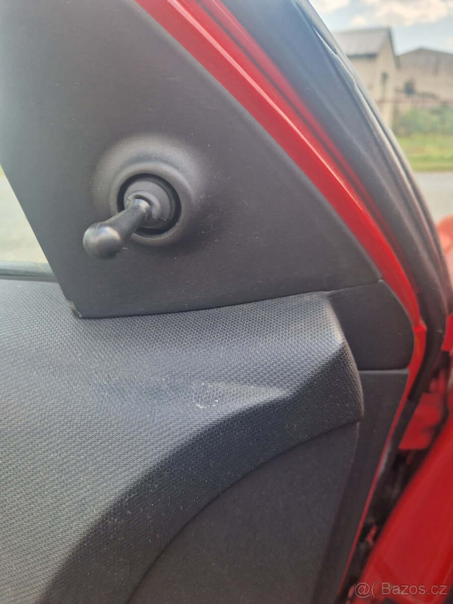 Hyundai i30 1.6 CRDi - 2009, ČR - 9