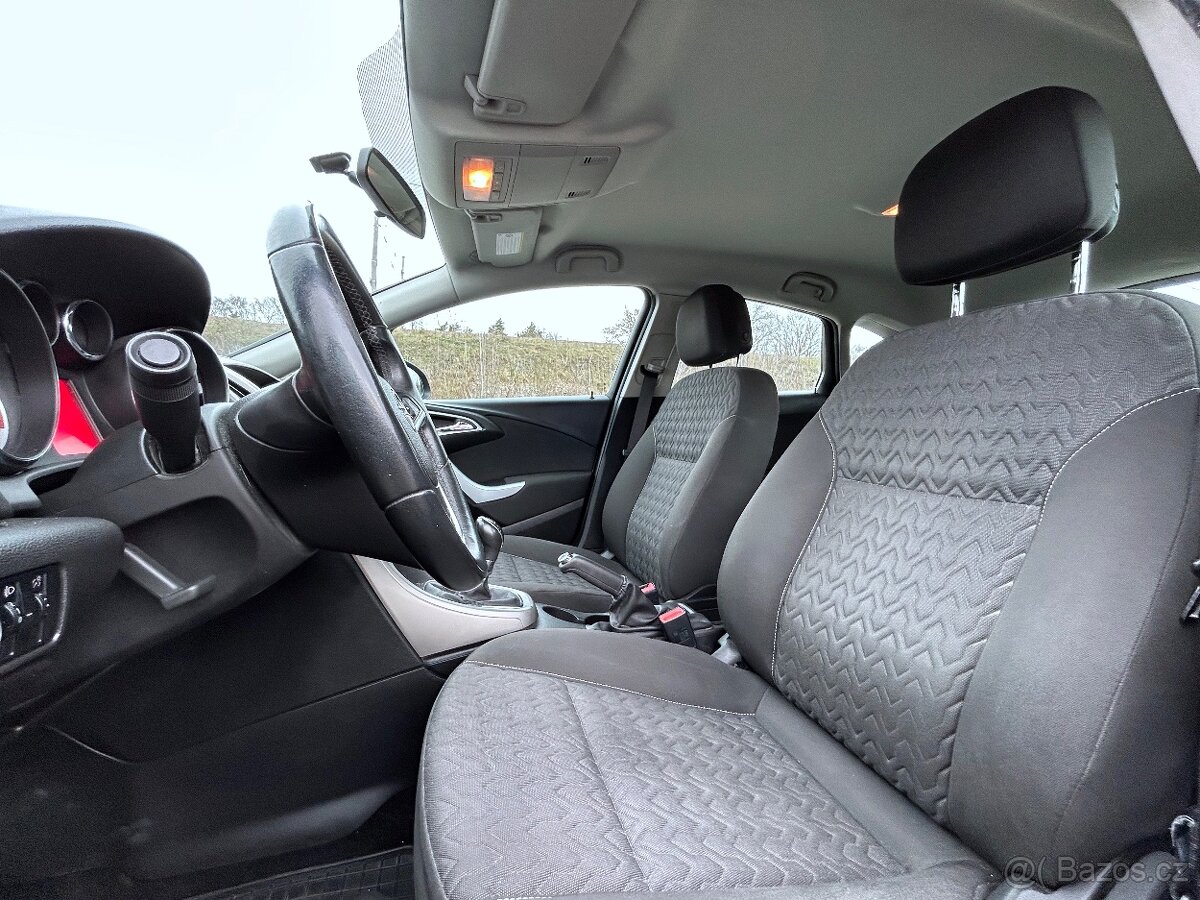 Opel Astra J 1,6, 2013, tažné zařízení, 17" kola - 9