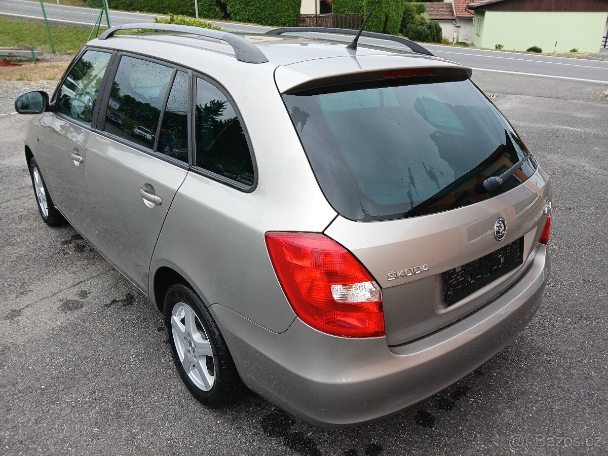 Škoda Fabia II kombi 1.4 16v - 9