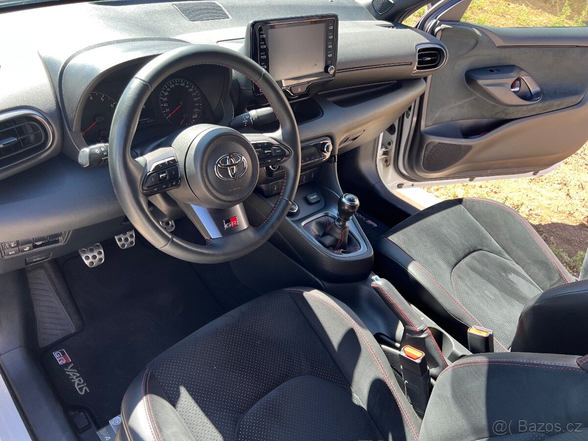 Prodám Toyoata Yaris GR four paket Sport, ČR, DPH - 9