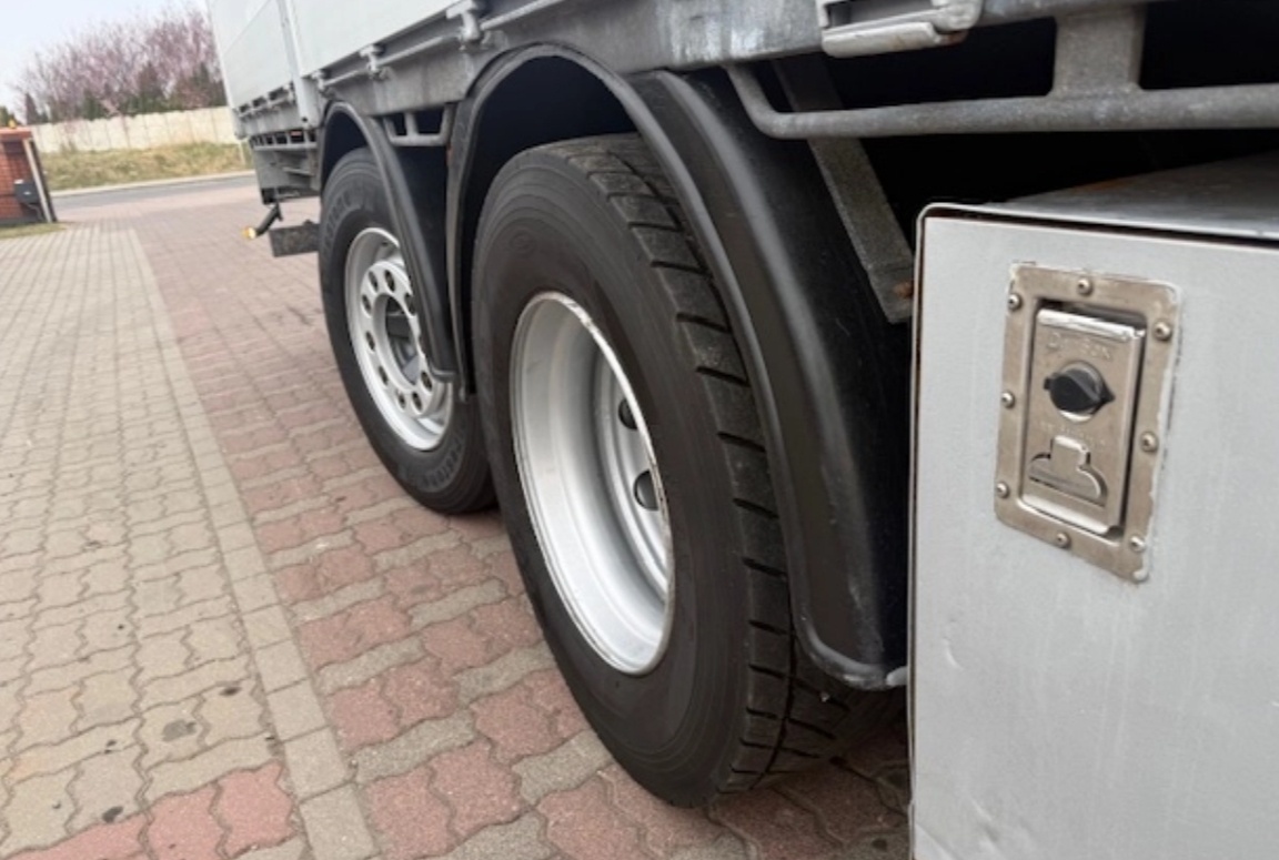 Volvo FE 320 6x2 E6 - valník s HDS - 9