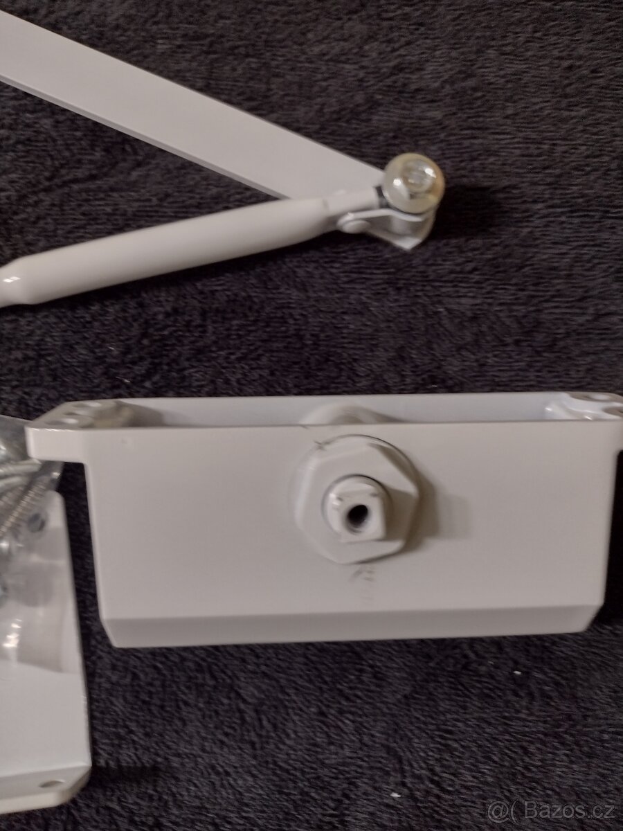 SAMOZAVÍRAČ DVEŘÍ - 9