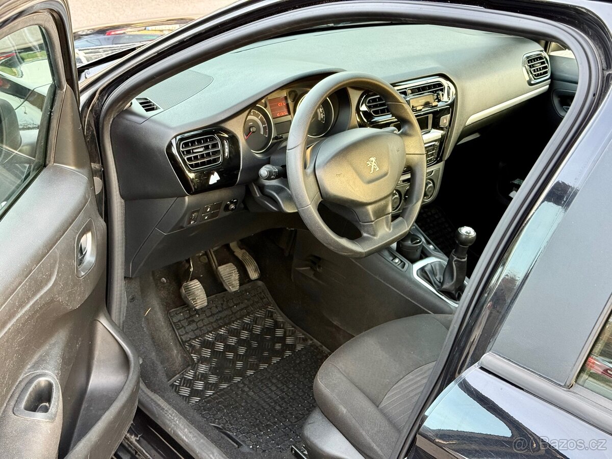 Pronajem Peugeot 301 - 9