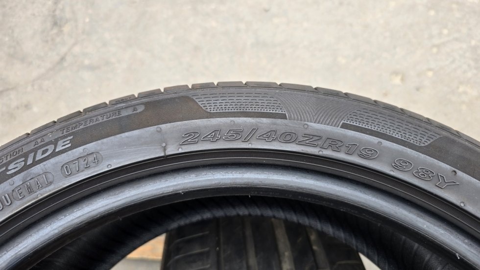 Letní pneu 245/40/19 Nexen - 9