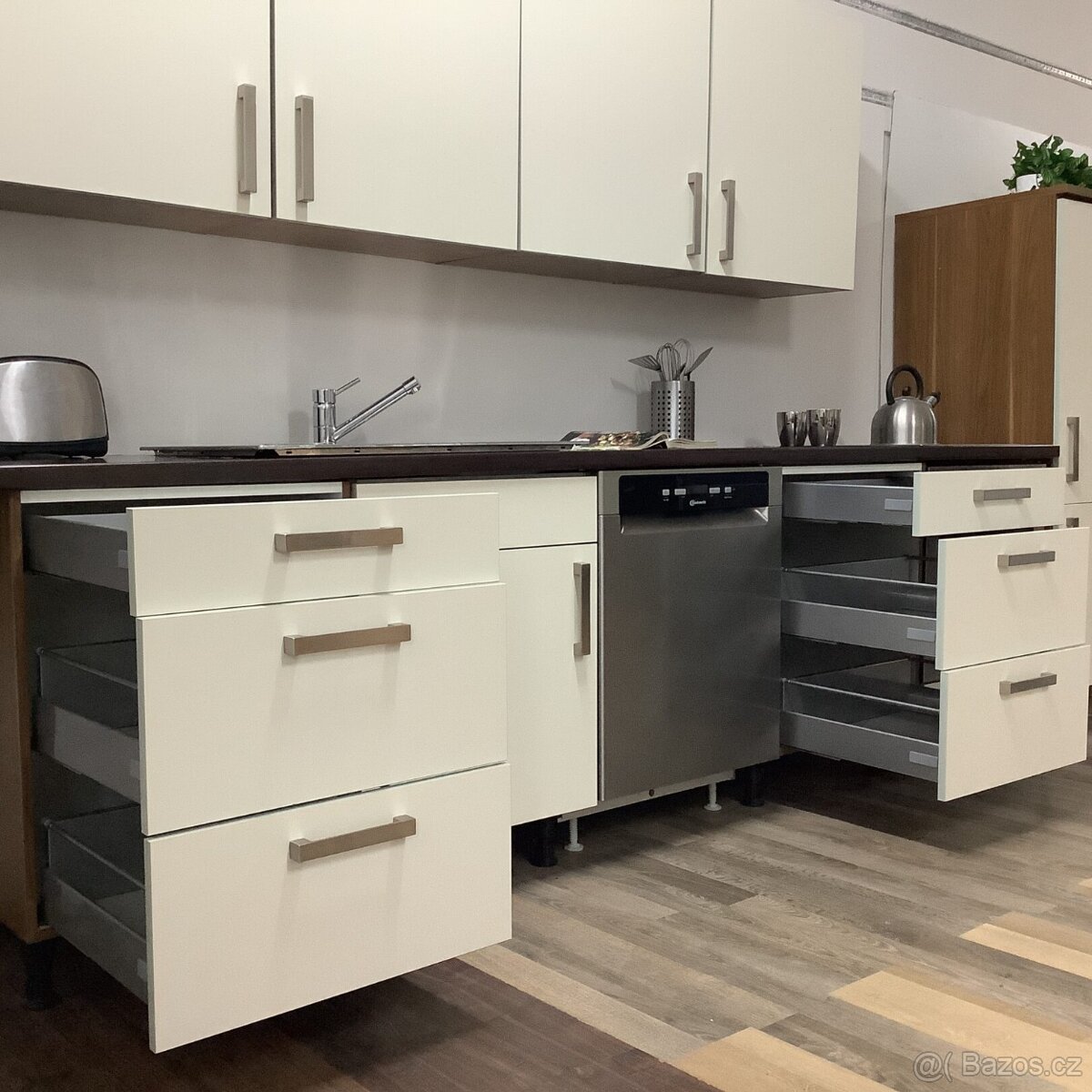 Světlá moderní kuchyně PAOLA - 9