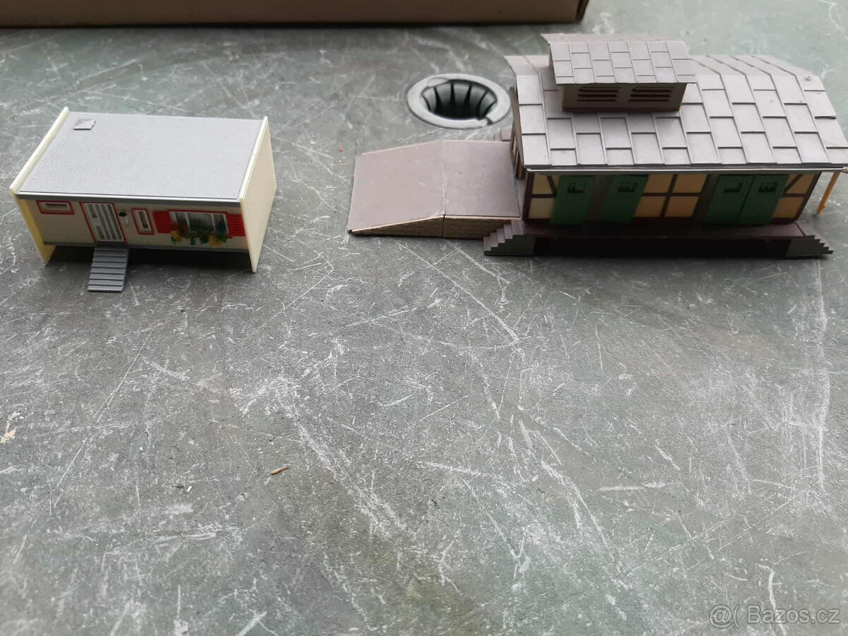 Vlačky domečky velikost N ,TT a H0 - 9