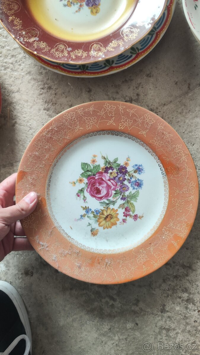 Prodám ozdobné chodské závěsné talíře na zeď. - 9