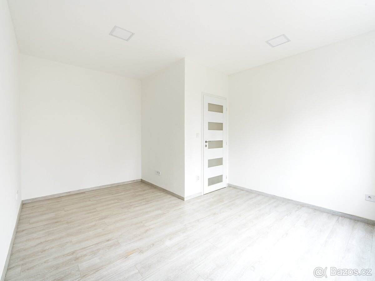 Pronájem bytu 3+1, Rosečská, Krč, 32900 Kč/měs, 84 m2 - 9