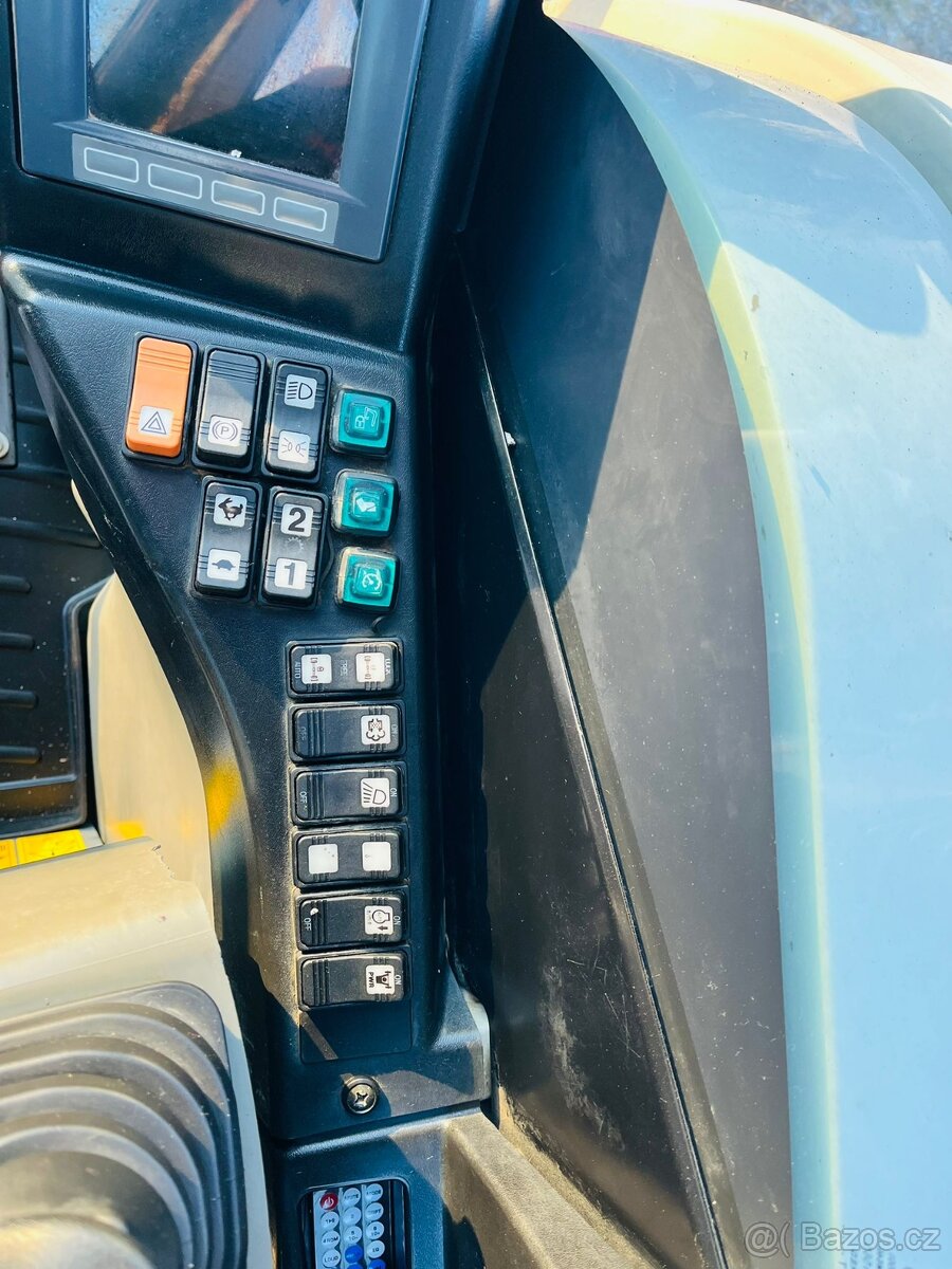 Kolový bagr Takeuchi TB295W - 9