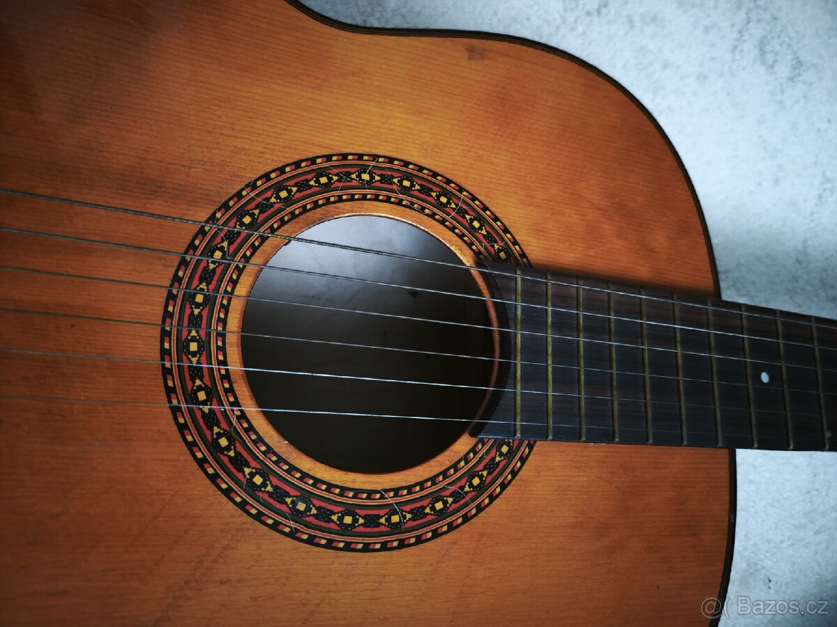 Klasická kytara 4/4 + kufr/obal - 9