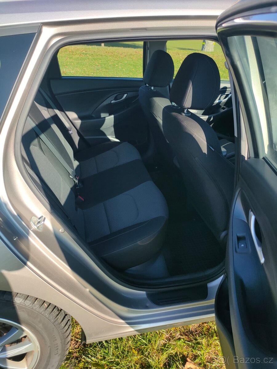 Hyundai i30 1.0 T-GDI 88 kW KOMBI – krásný stav, po servisu - 9