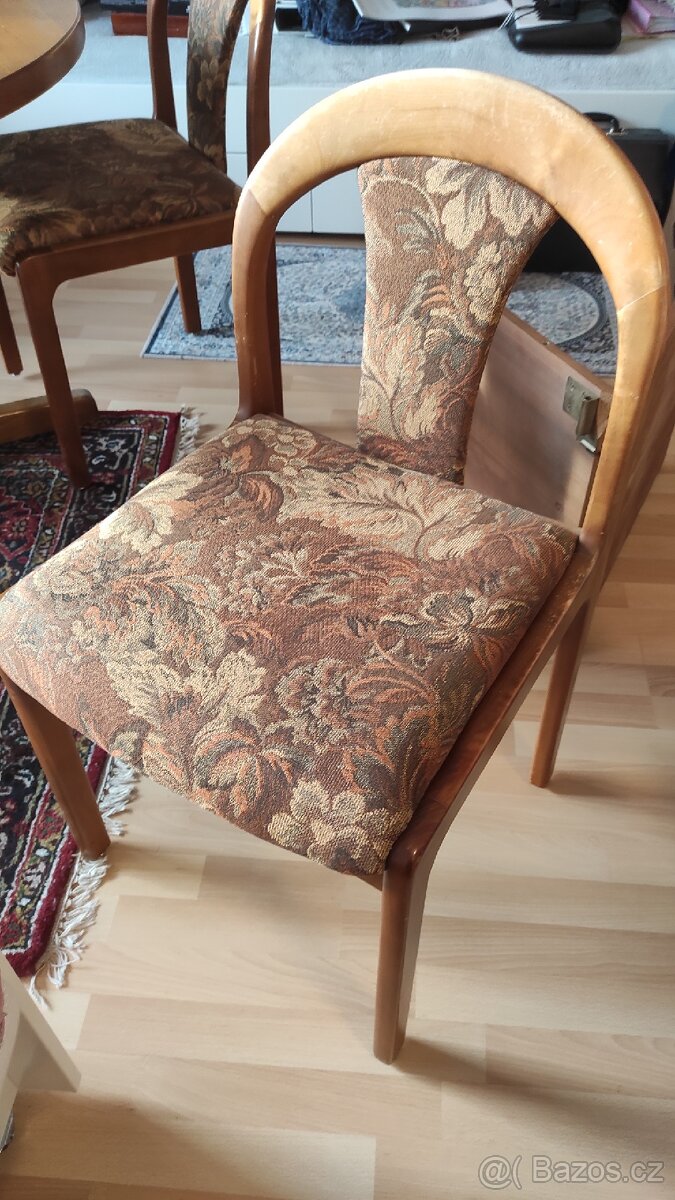 Jidelni stul, kulaty + 4 zidle, vse masiv - 9