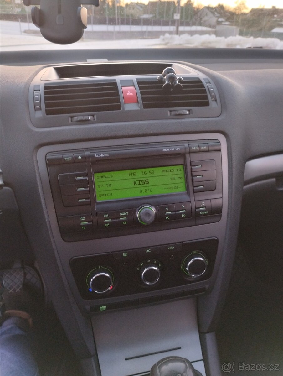 Škoda Octavia 2 kombi; 1.6 MPI; r.v 2011 - 9