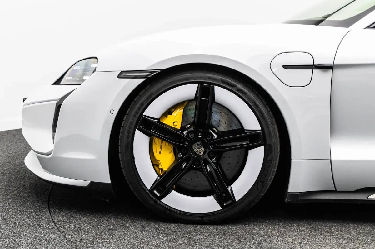 Porsche Taycan - 9