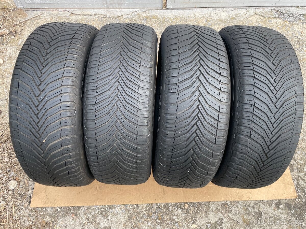 4ks. Celoroční pneu 215/55/17.zn. Michelin. - 9