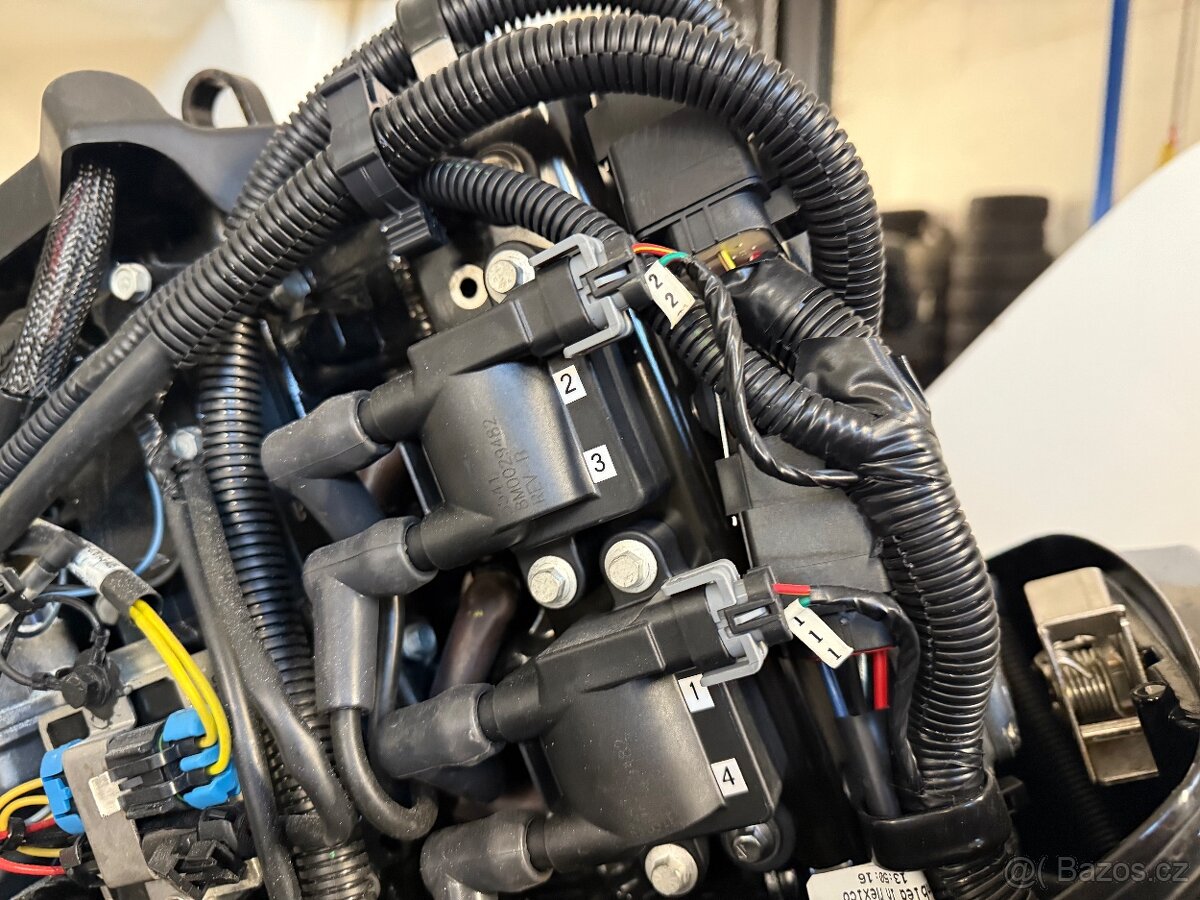 🛥️ Motorsailer MacGregor 26M – plachetnice + Mercury 2012 - 9