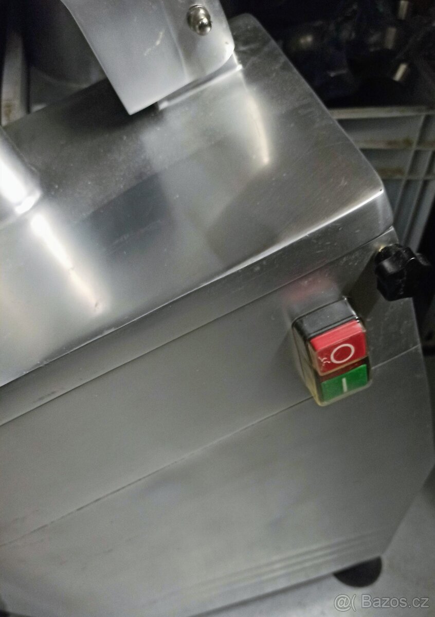 Prodám robustní krouhač, plátkovač zeleniny a sýrů - 9