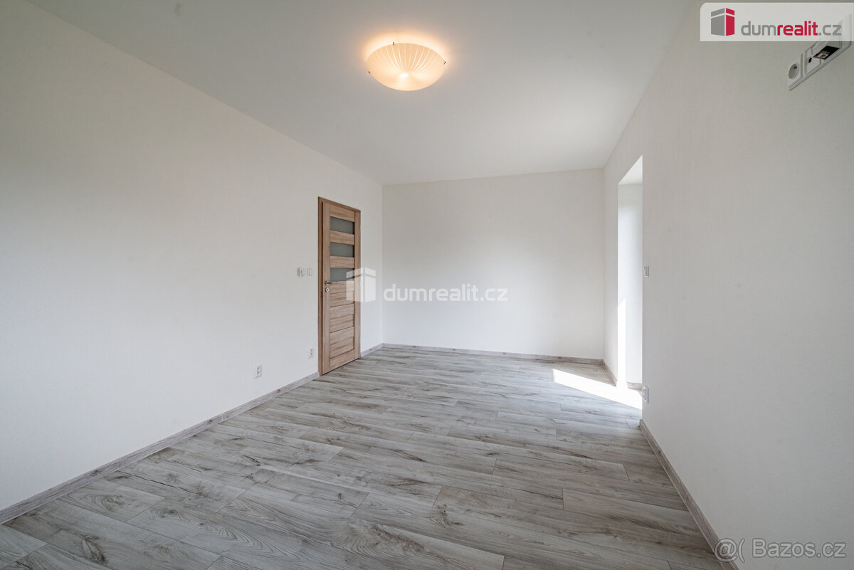 Luxusní novostavba prostorného rodinného domu s garáží, tera - 9